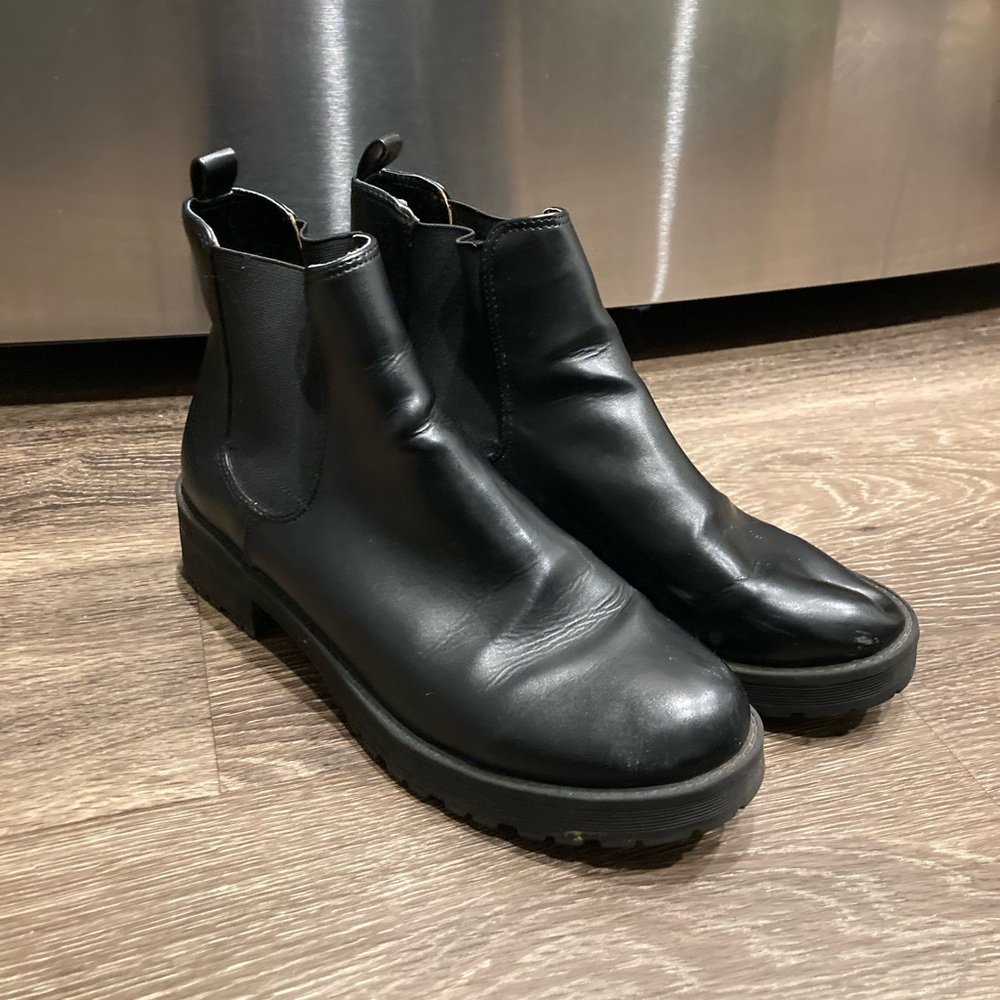 Fergie Chelsea Boots